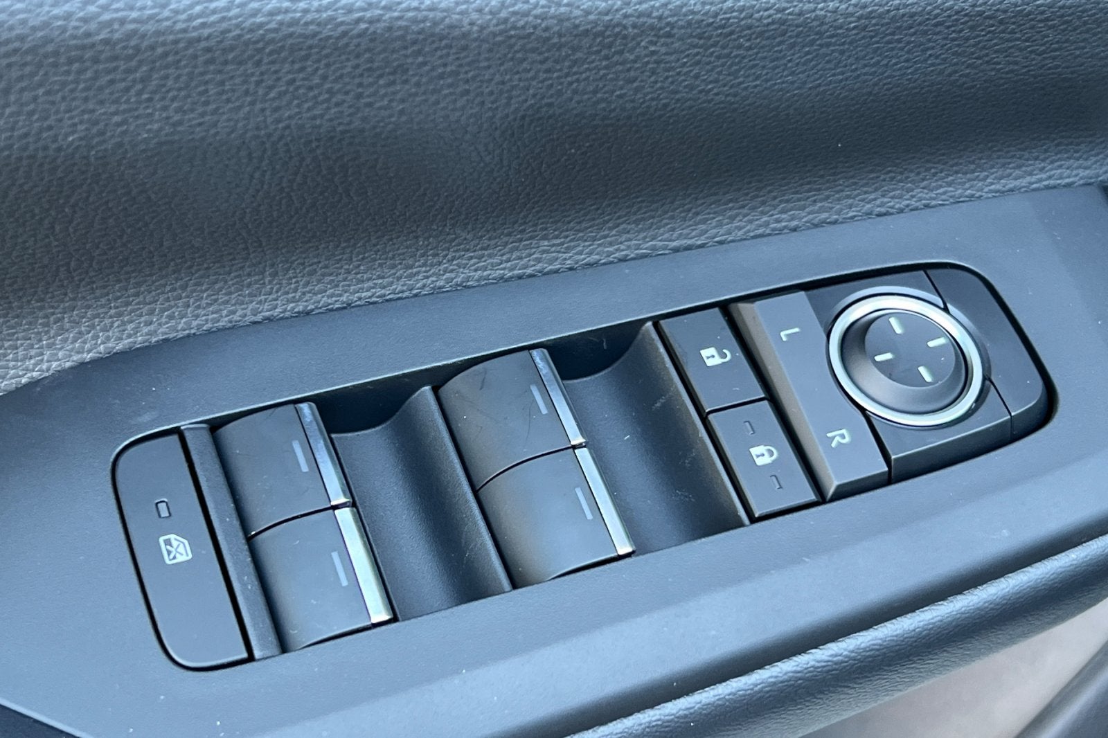 2027 Toyota Prius Plug-in Hybrid XSE Premium