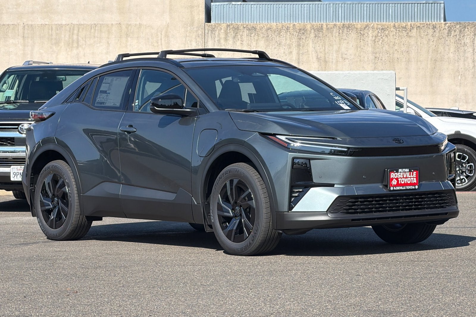 2027 Toyota C-HR SE