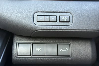 2027 Toyota C-HR SE