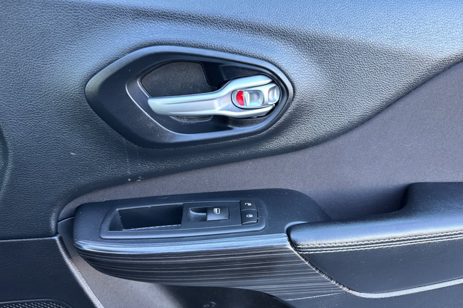 2015 Jeep Cherokee Sport