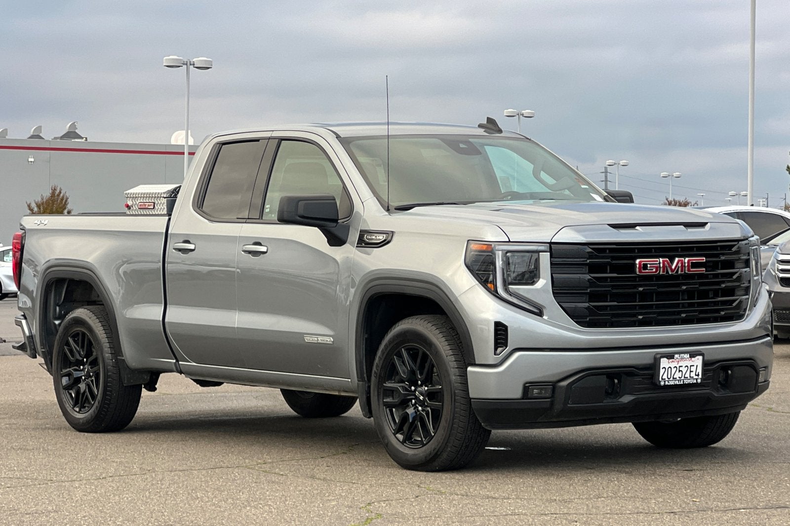 2025 GMC Sierra 1500 Elevation