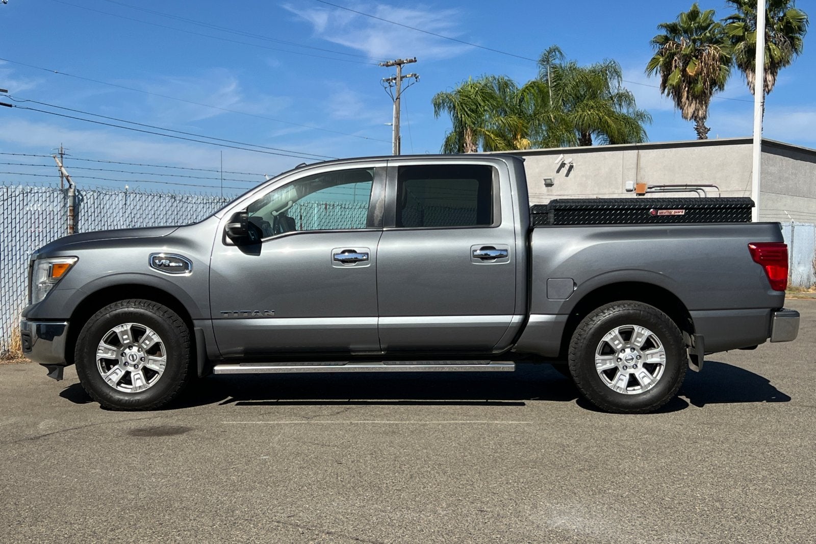 2017 Nissan Titan SV
