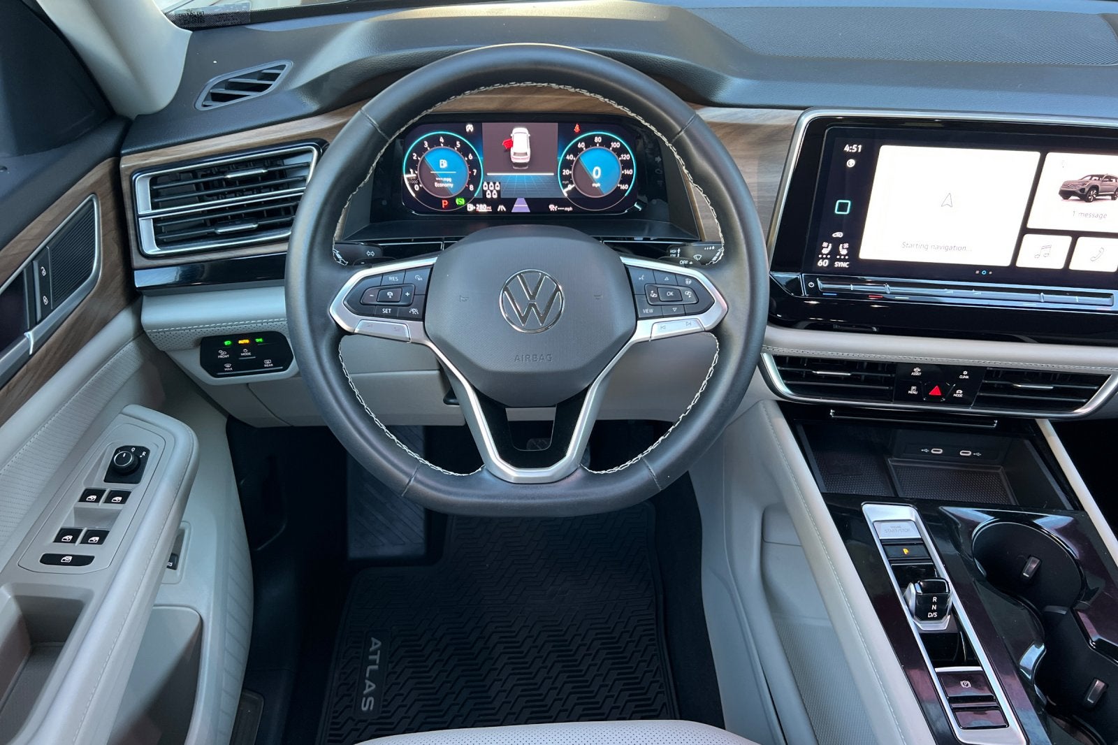 2024 Volkswagen Atlas 2.0T SE w/Technology