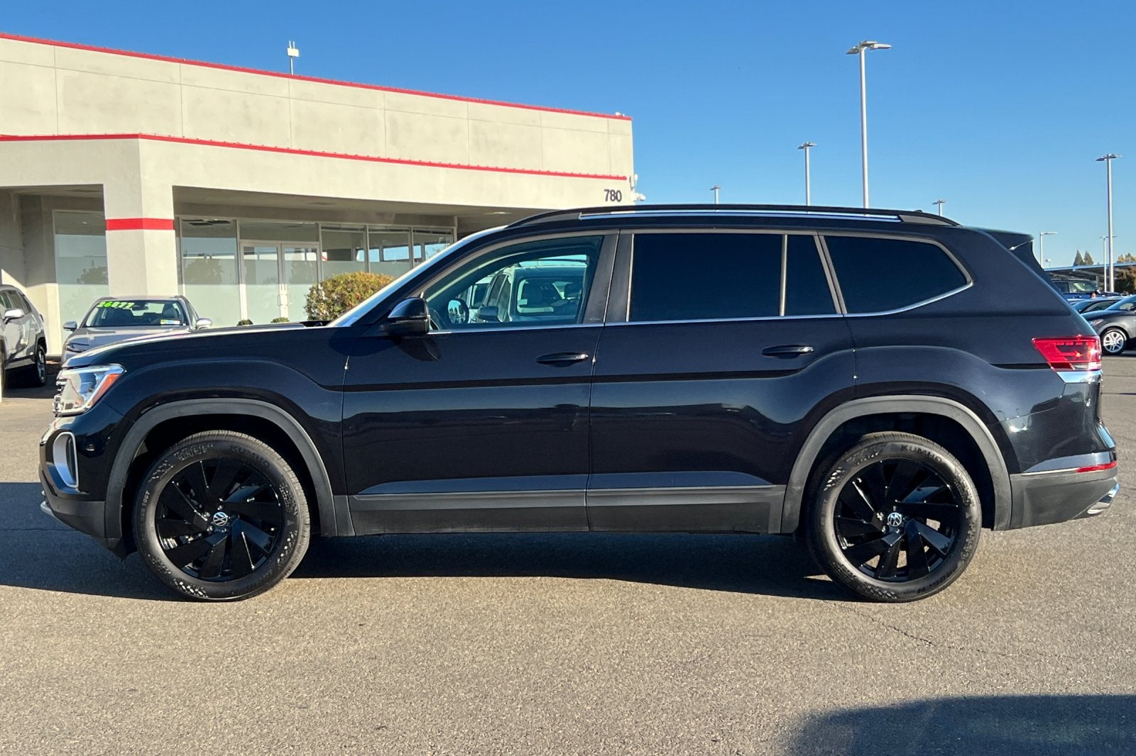 2024 Volkswagen Atlas 2.0T SE w/Technology