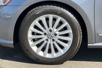 2016 Volkswagen Passat 1.8T SE
