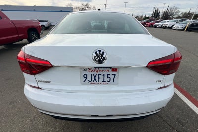 2017 Volkswagen Passat R-Line w/Comfort Pkg