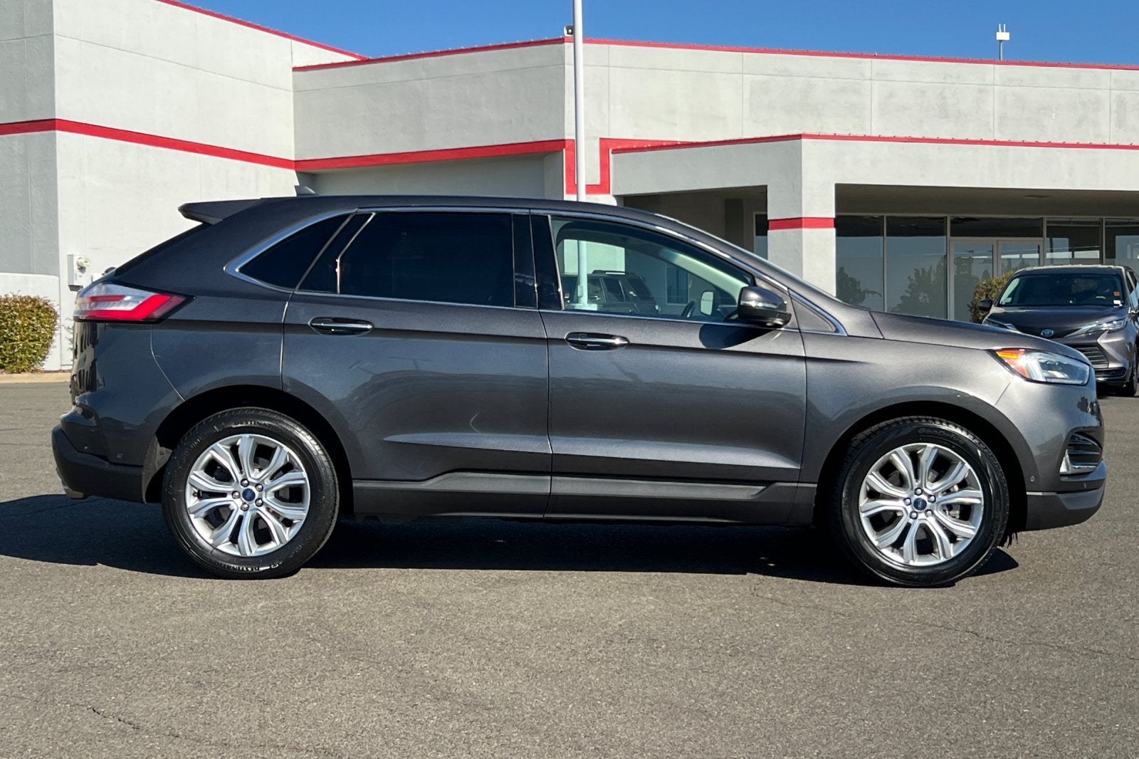 2020 Ford Edge Titanium