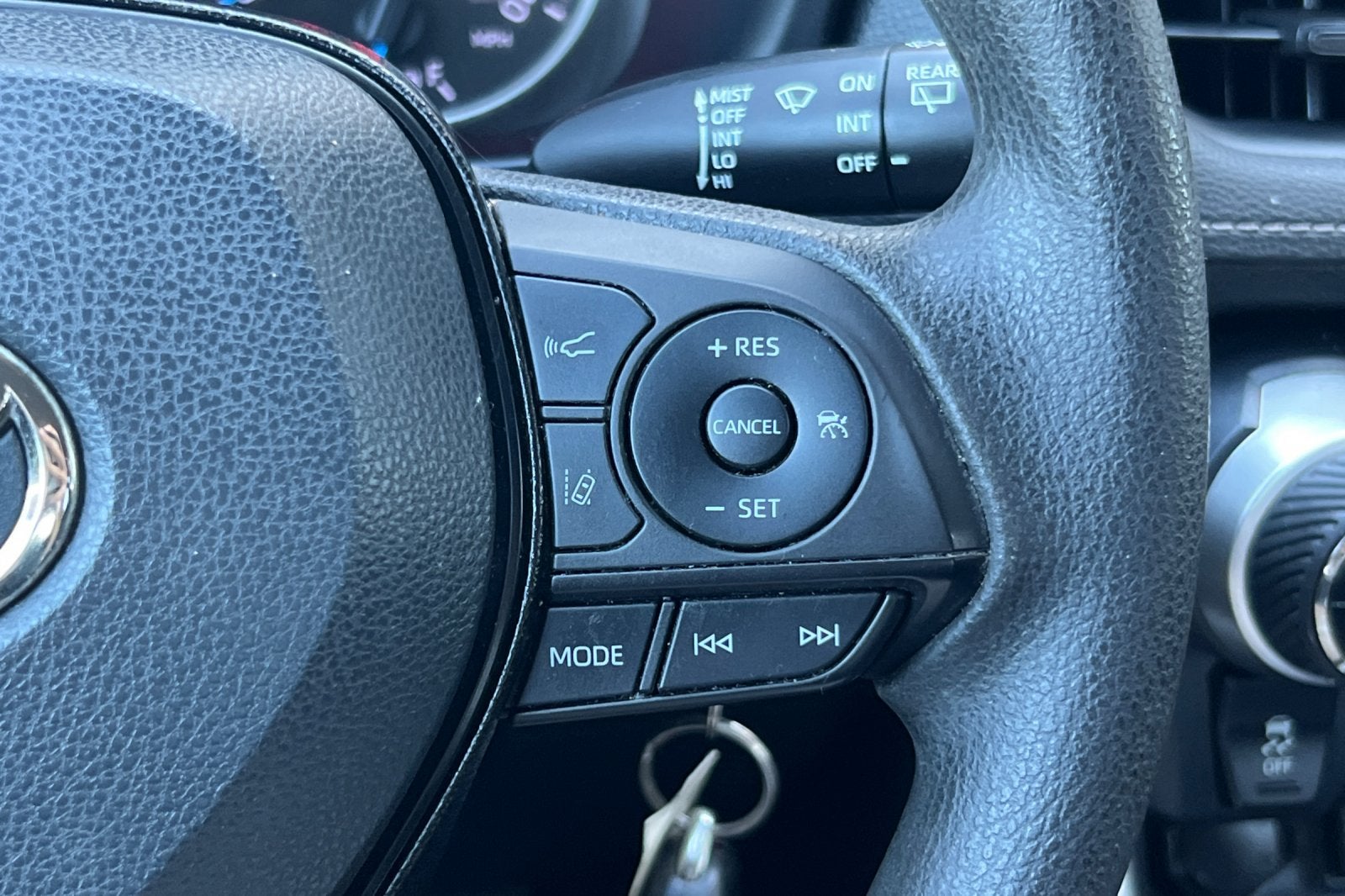 2020 Toyota RAV4 Hybrid LE