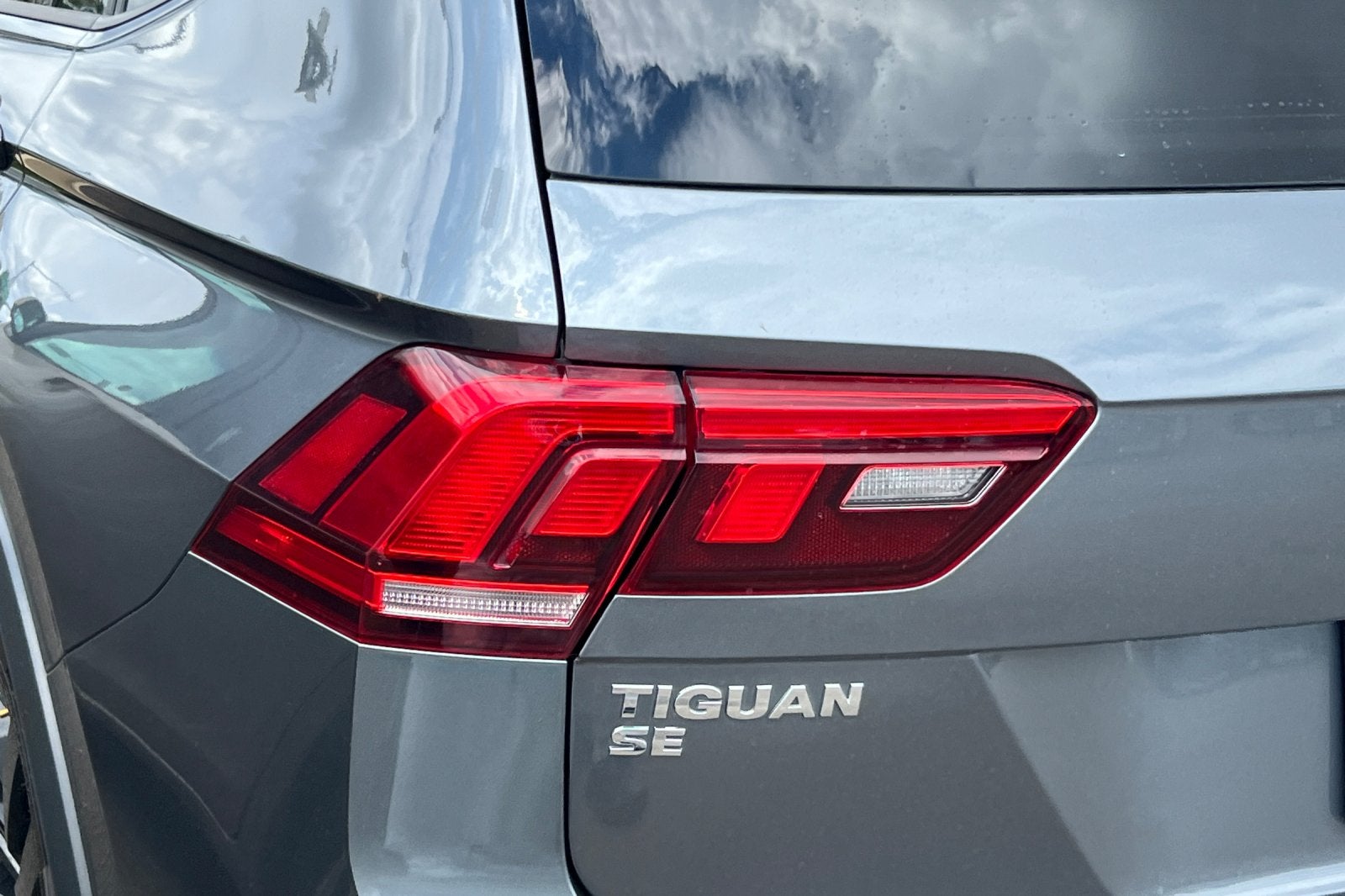 2021 Volkswagen Tiguan SE R-Line Black