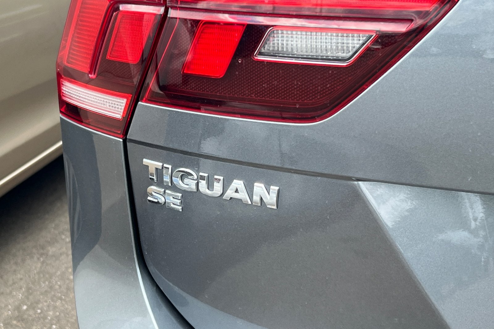 2021 Volkswagen Tiguan SE R-Line Black