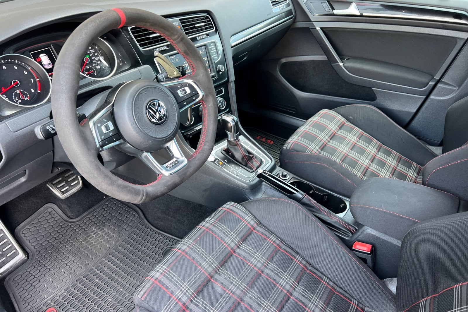 2017 Volkswagen Golf GTI Sport