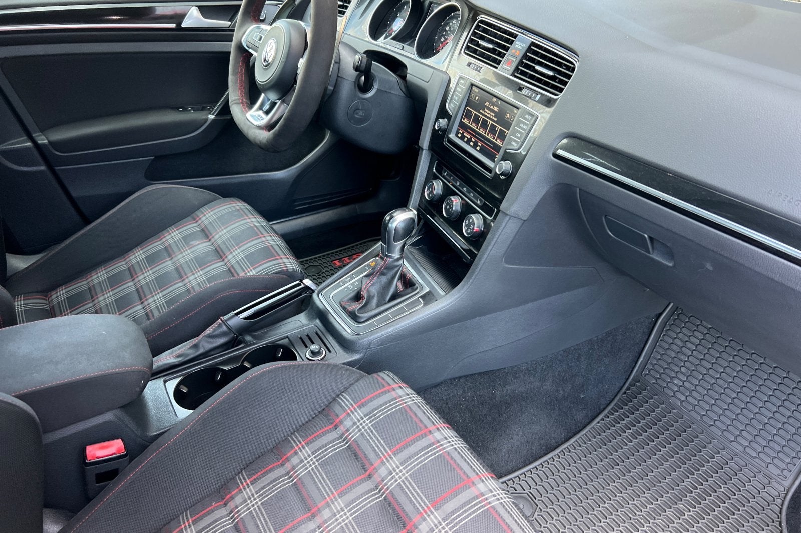 2017 Volkswagen Golf GTI Sport