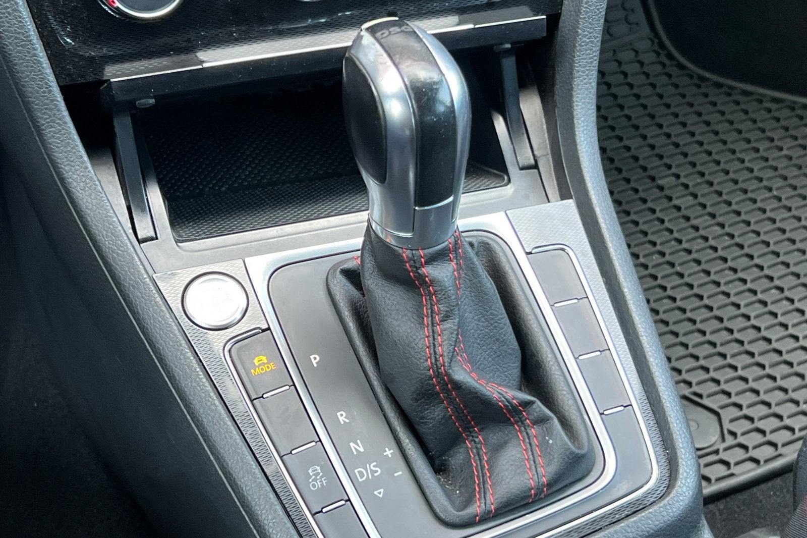 2017 Volkswagen Golf GTI Sport