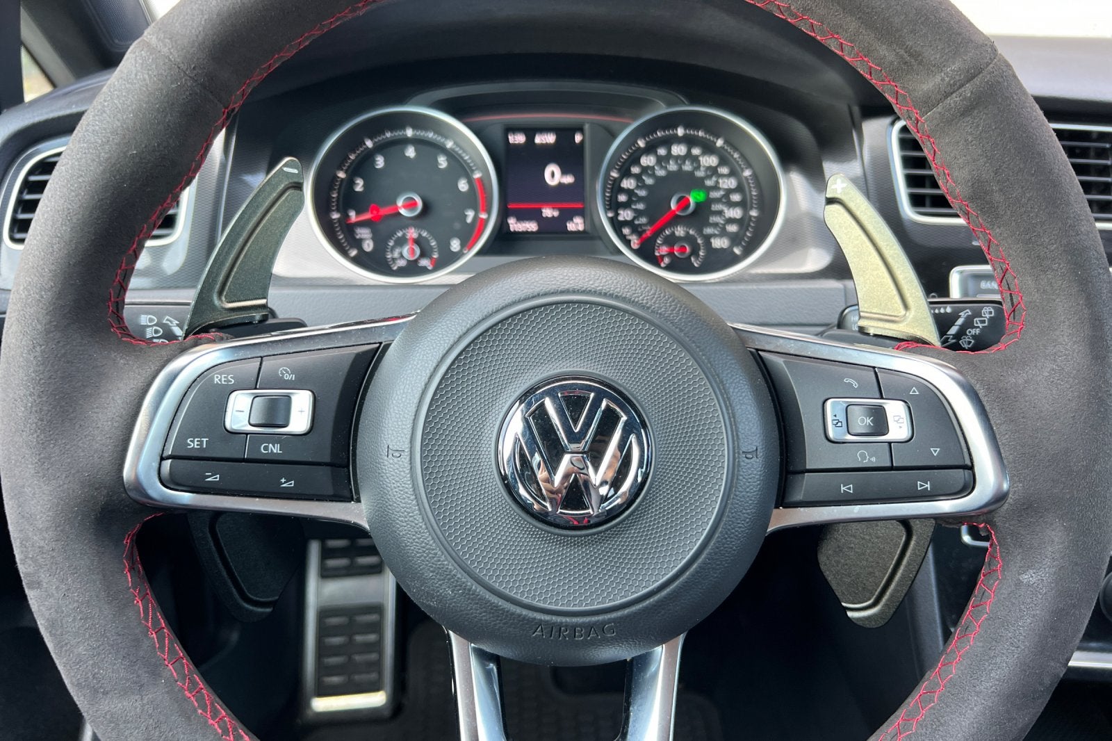 2017 Volkswagen Golf GTI Sport