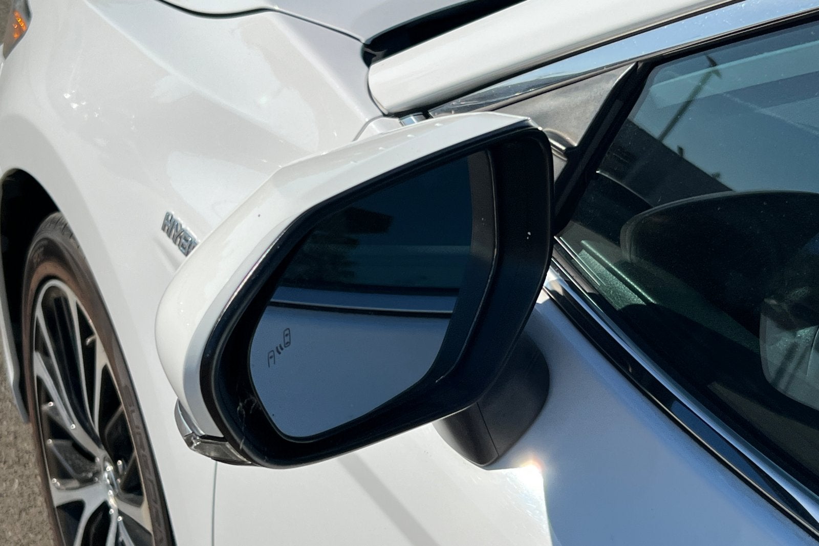 2019 Toyota Camry Hybrid SE
