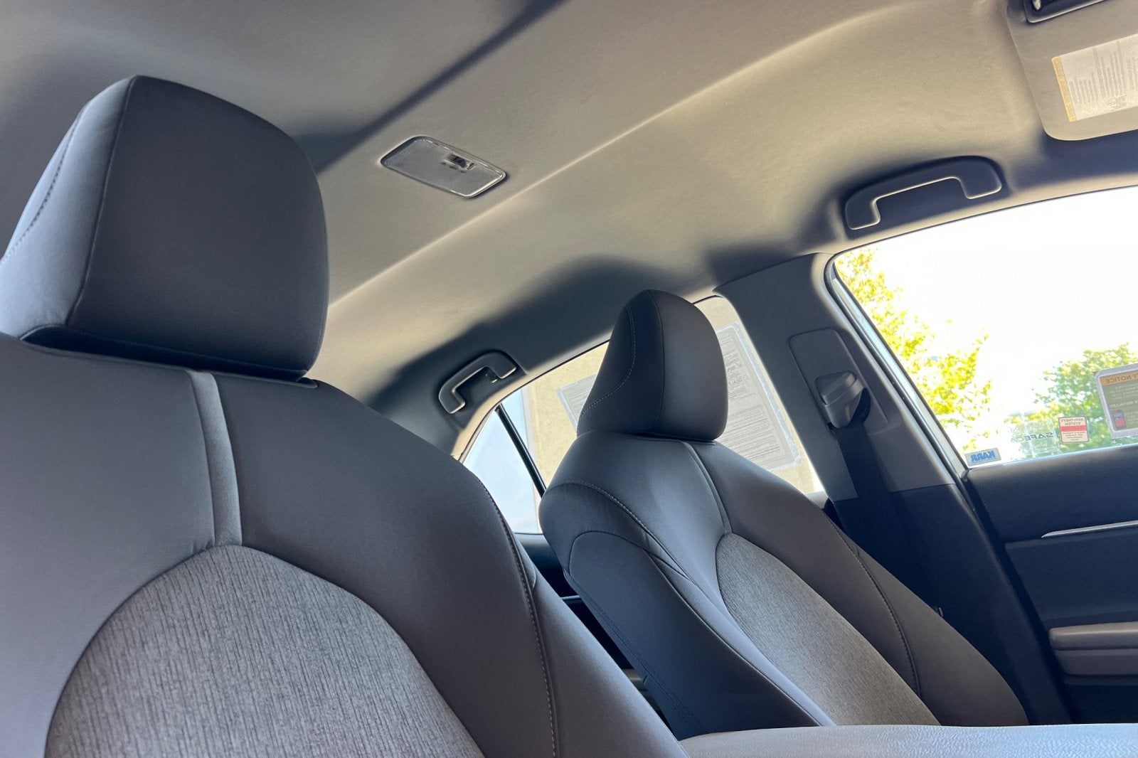 2022 Toyota Camry Hybrid LE