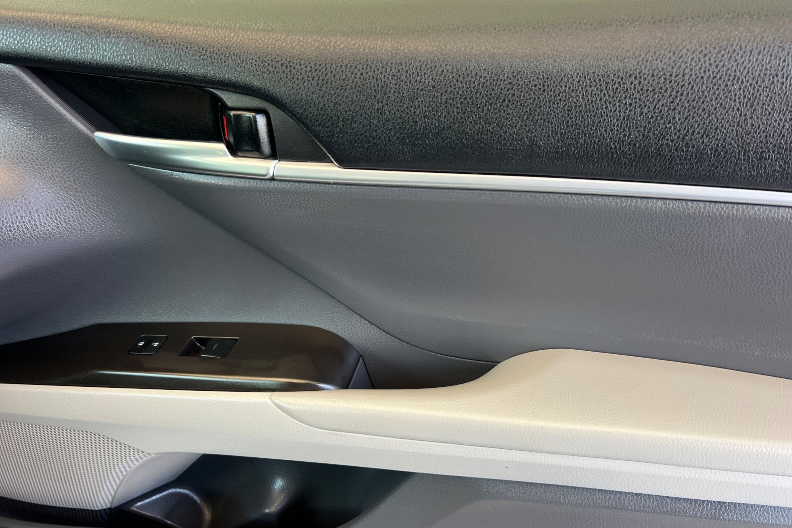 2022 Toyota Camry Hybrid LE