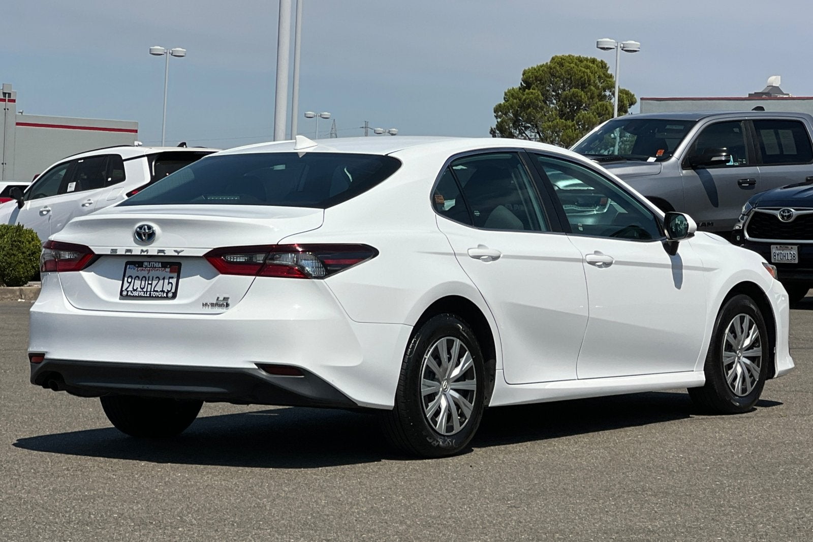 2022 Toyota Camry Hybrid LE