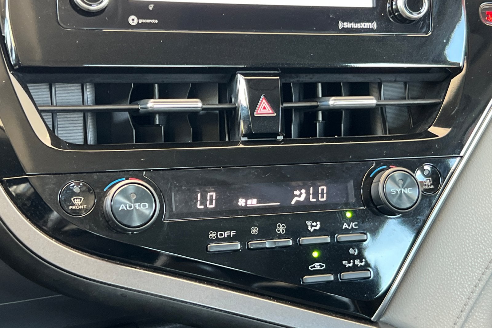 2022 Toyota Camry Hybrid LE