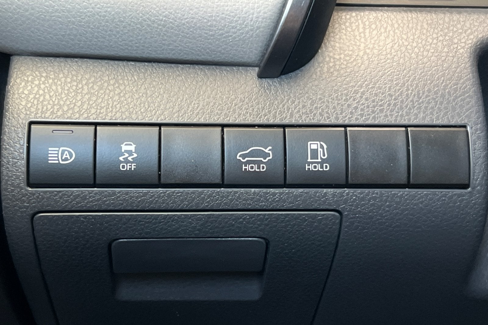 2022 Toyota Camry Hybrid LE