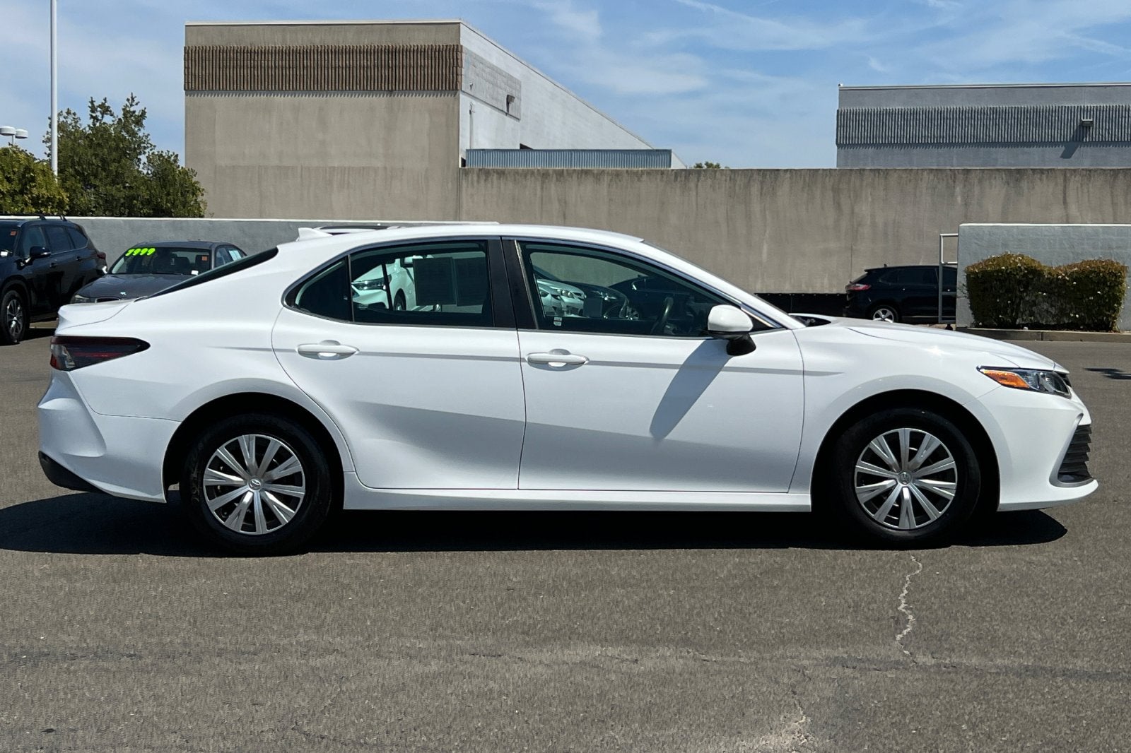 2022 Toyota Camry Hybrid LE