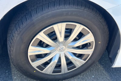 2022 Toyota Camry Hybrid LE