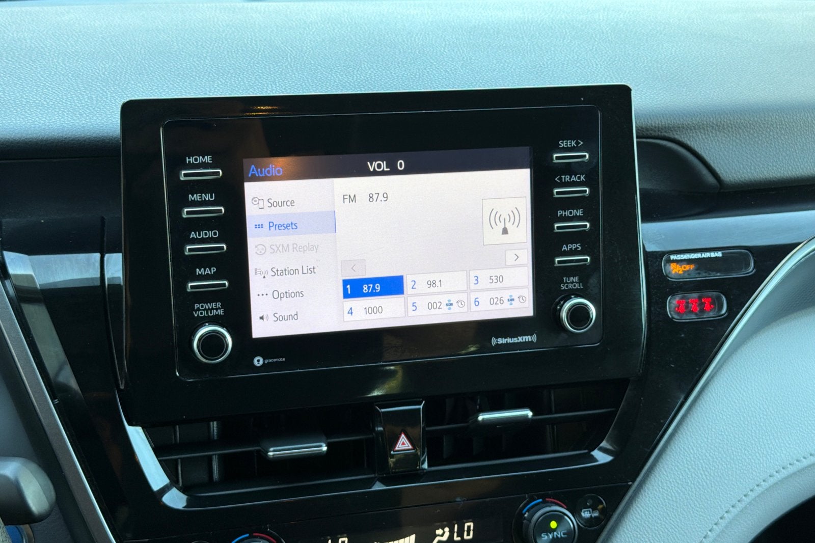 2022 Toyota Camry Hybrid LE