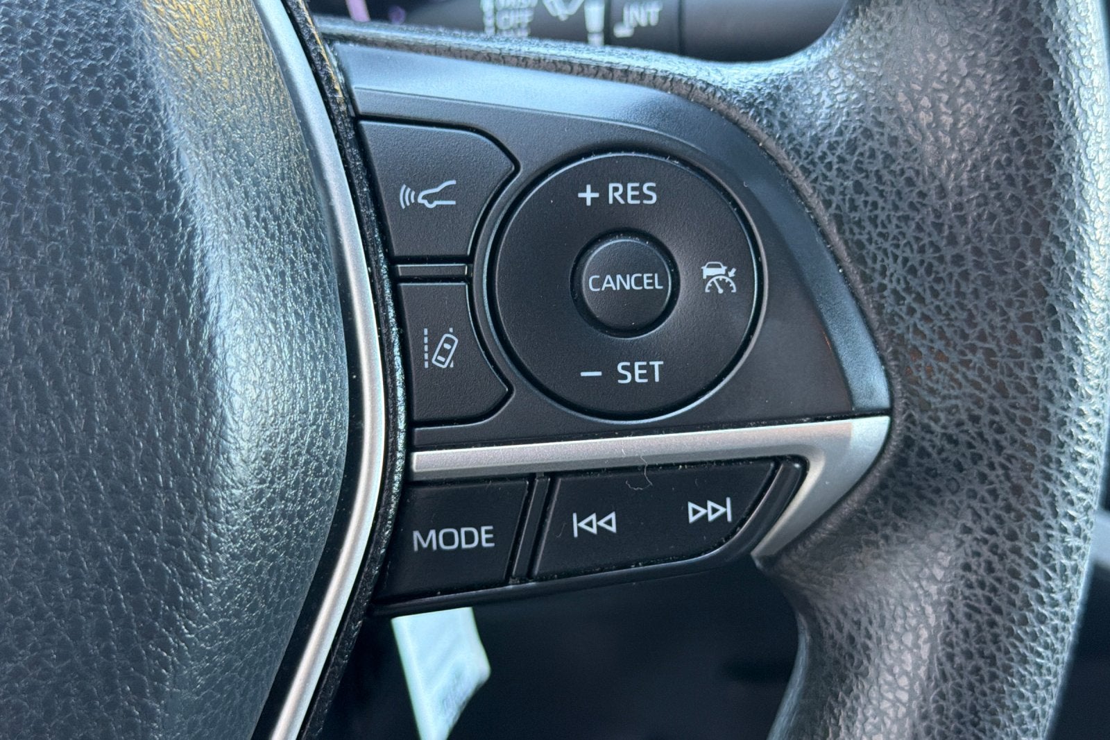 2022 Toyota Camry Hybrid LE