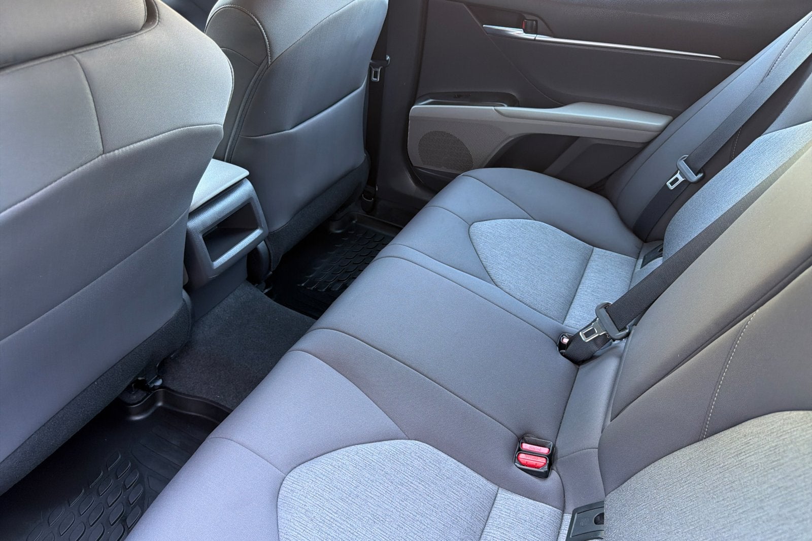 2022 Toyota Camry Hybrid LE