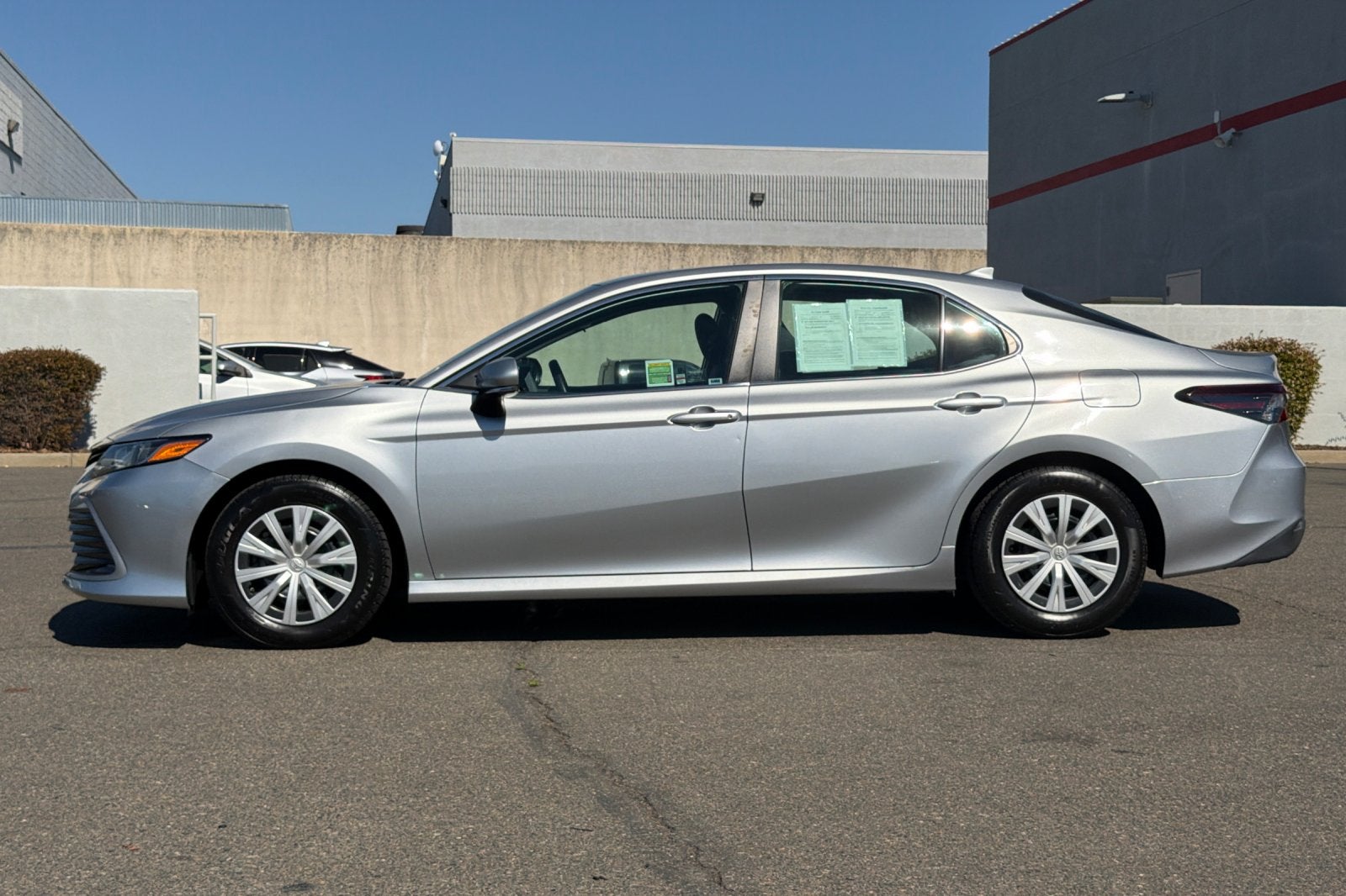 2022 Toyota Camry Hybrid LE