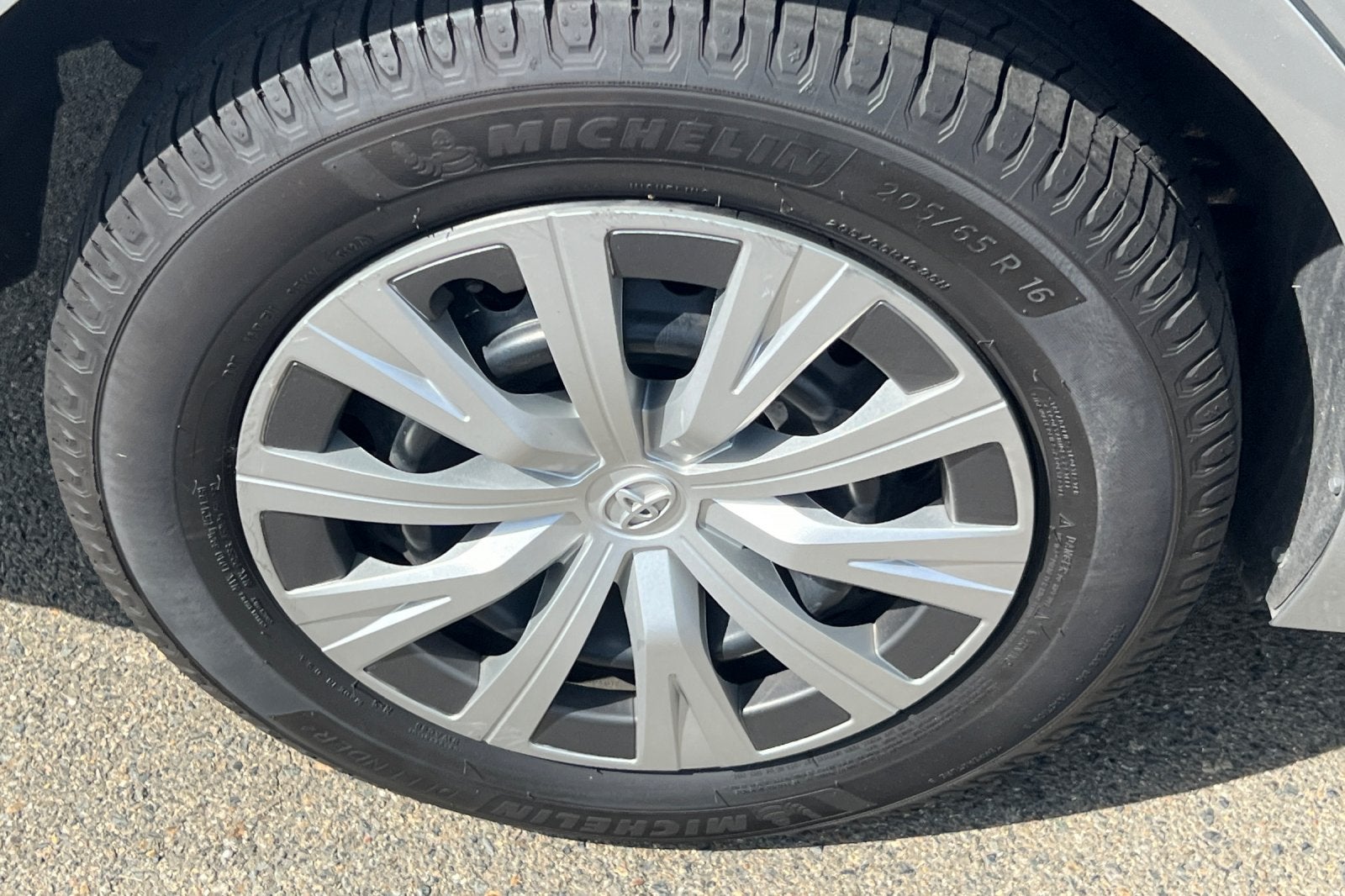 2023 Toyota Camry Hybrid LE