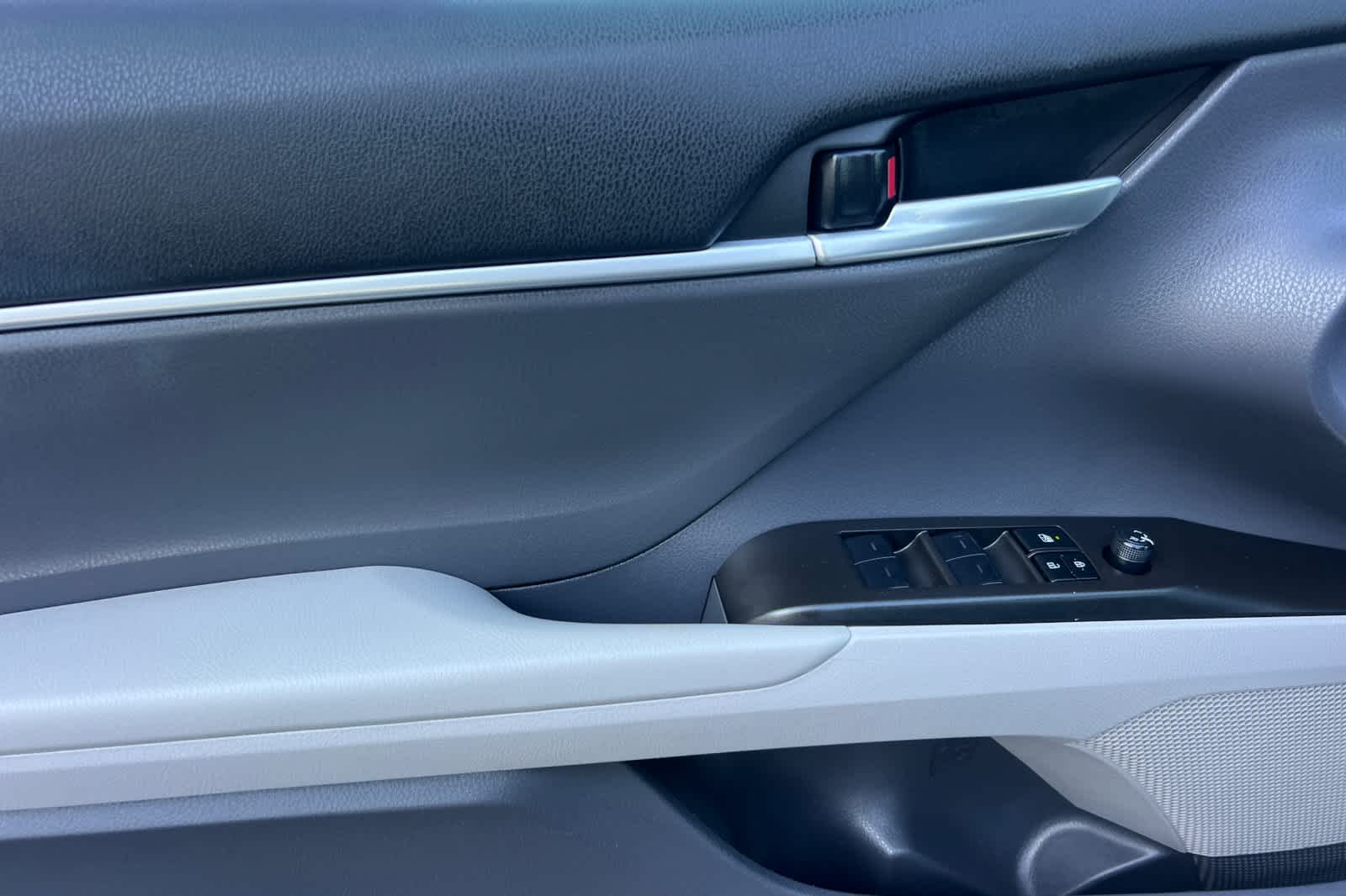 2023 Toyota Camry Hybrid LE