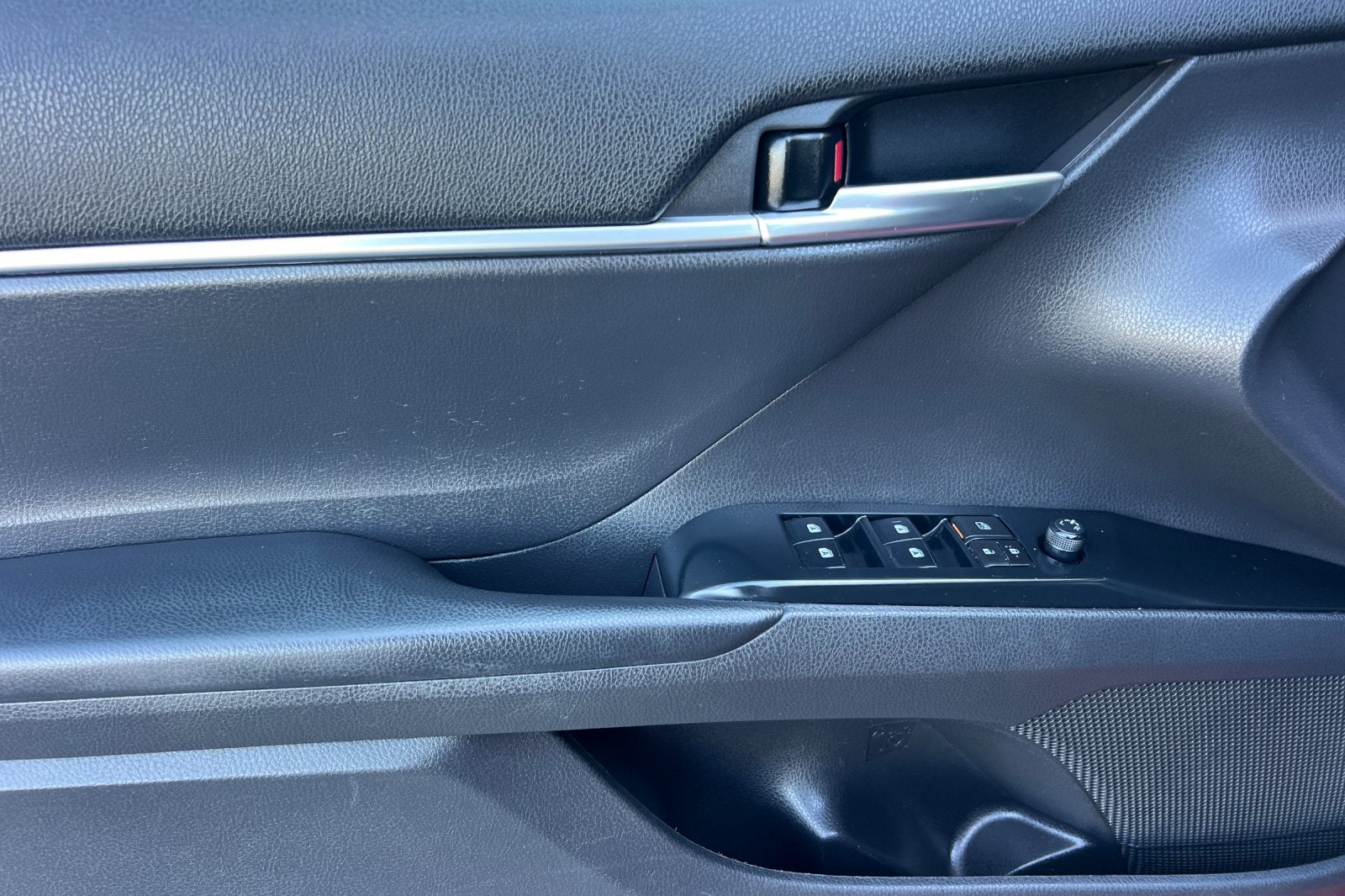 2020 Toyota Camry Hybrid LE