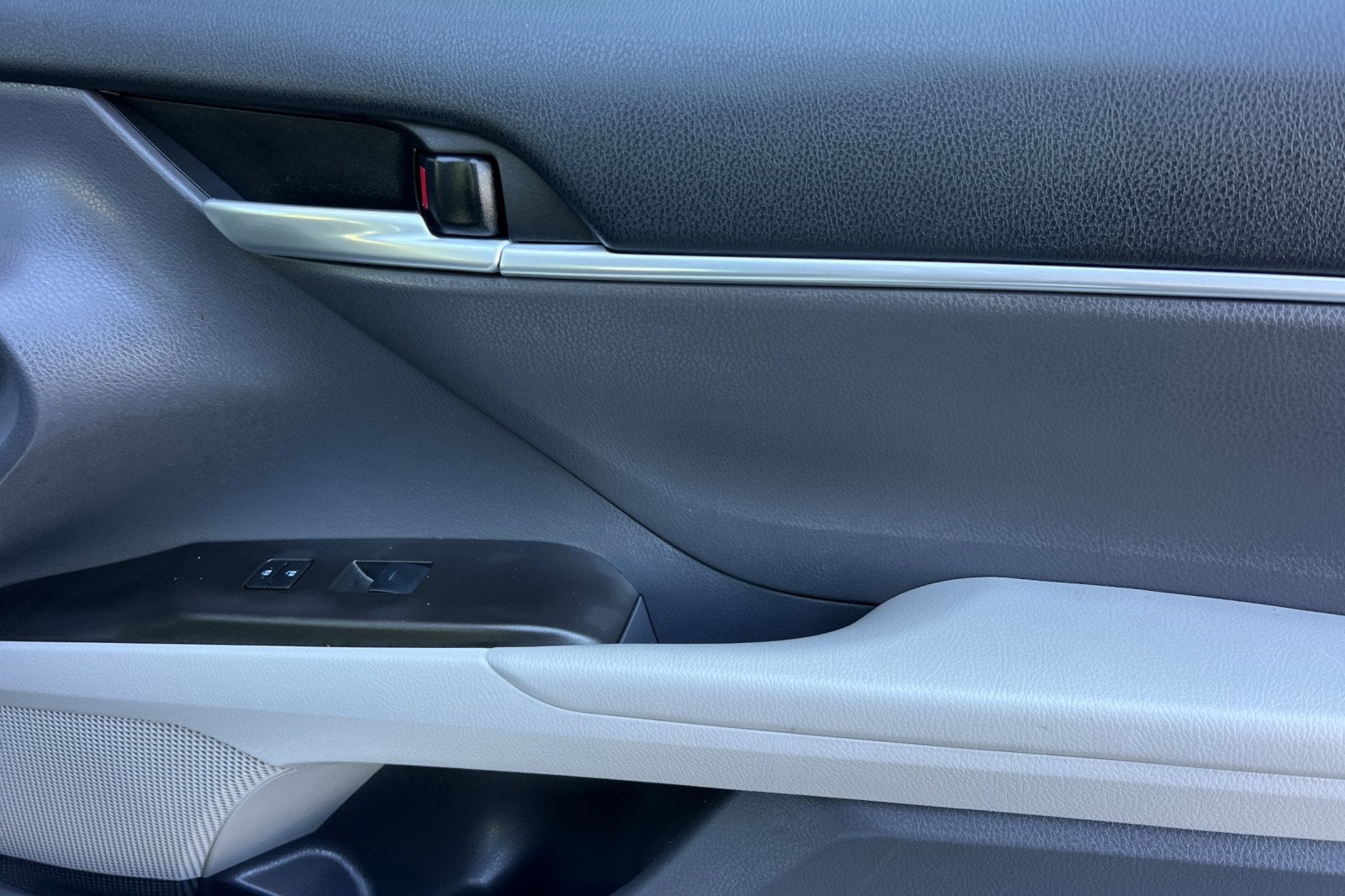 2023 Toyota Camry Hybrid LE