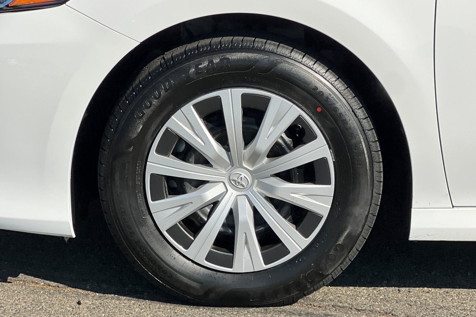 2023 Toyota Camry Hybrid LE