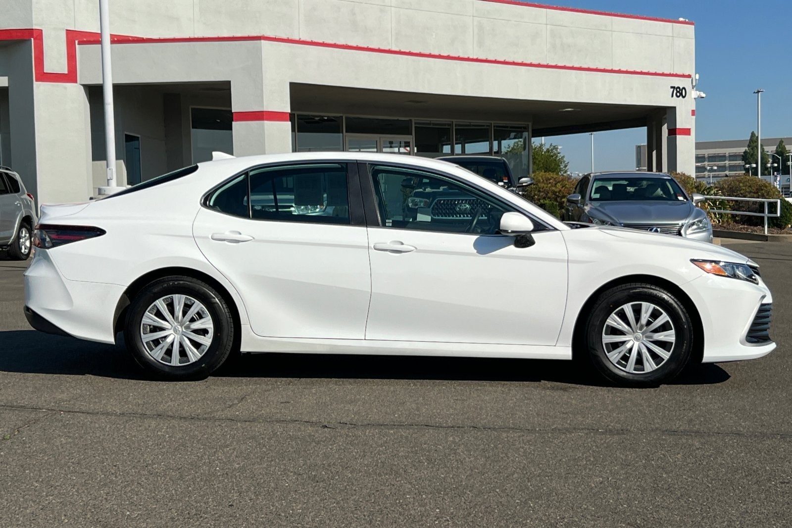 2023 Toyota Camry Hybrid LE
