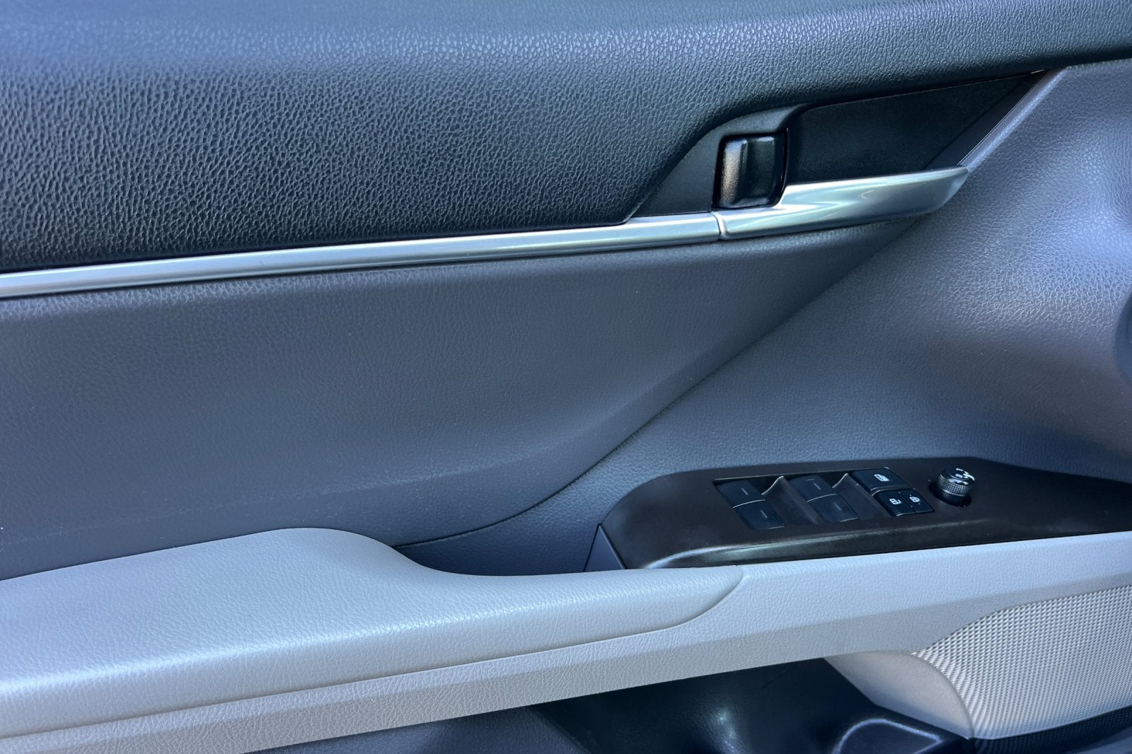 2021 Toyota Camry Hybrid LE