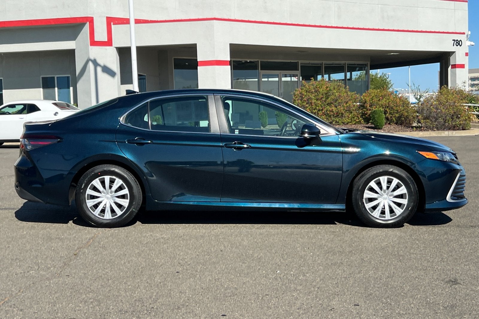 2021 Toyota Camry Hybrid LE