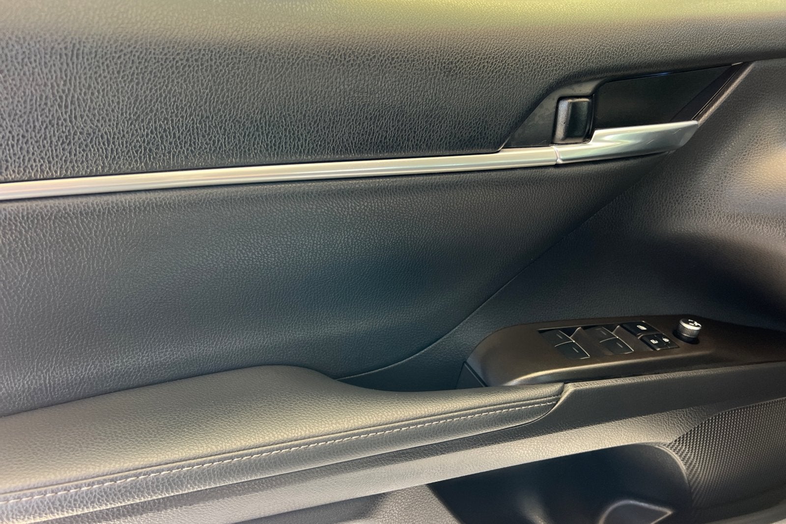 2023 Toyota Camry Hybrid XLE