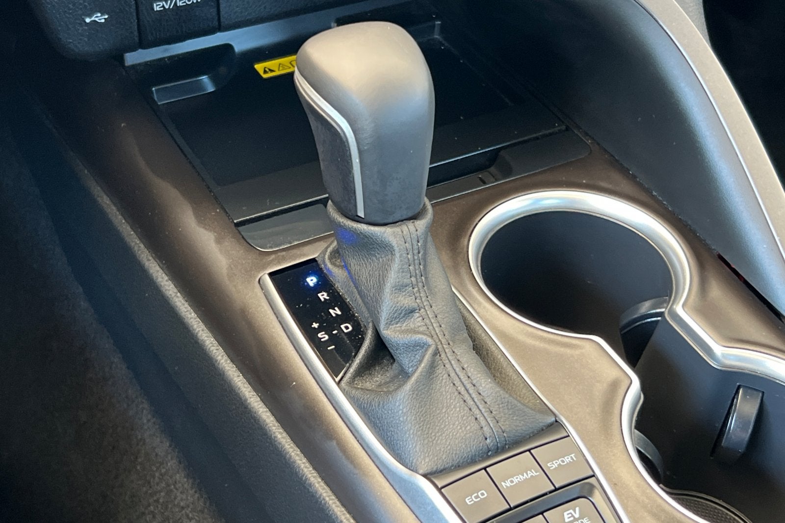 2023 Toyota Camry Hybrid XLE
