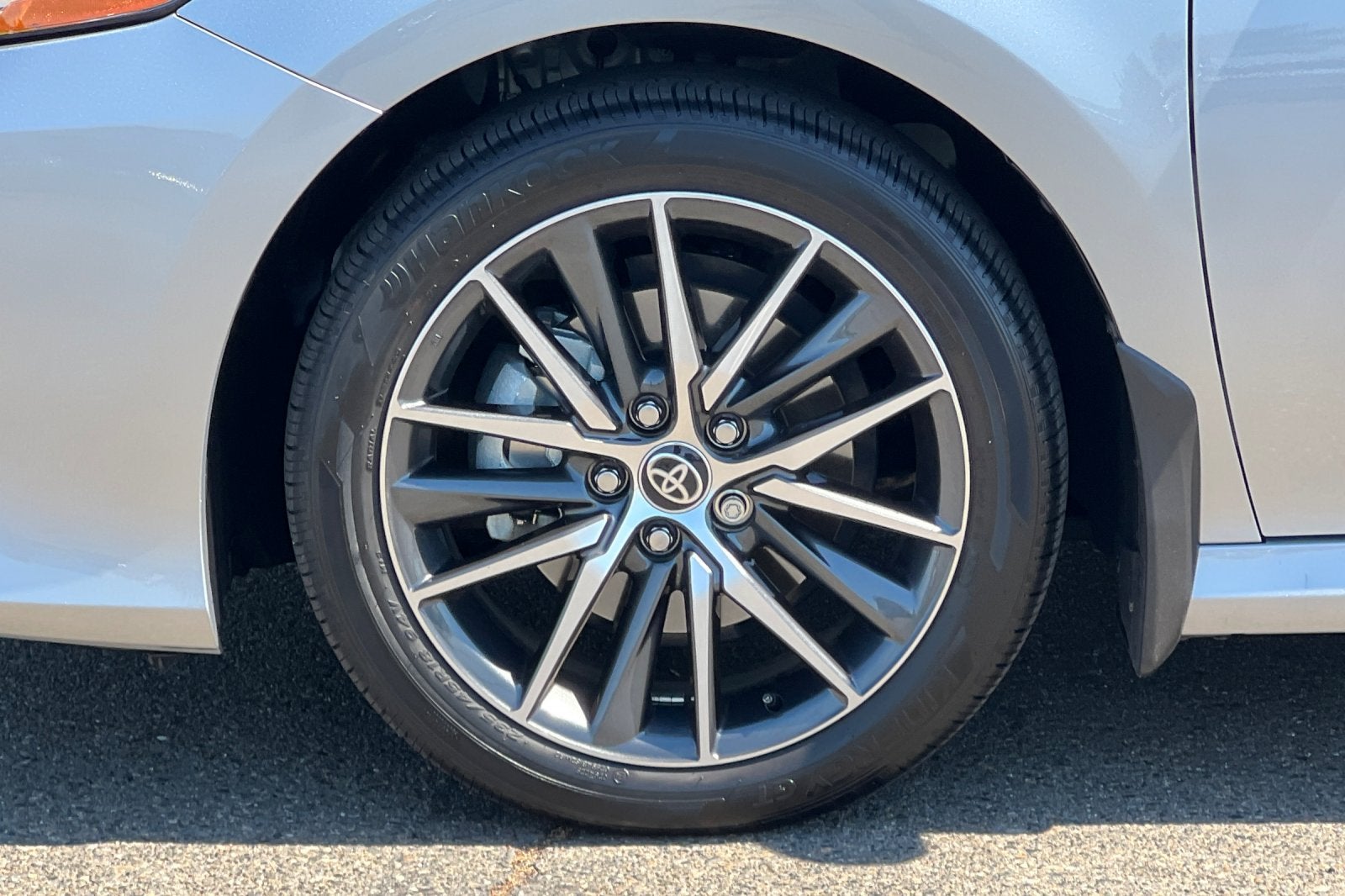 2023 Toyota Camry Hybrid XLE