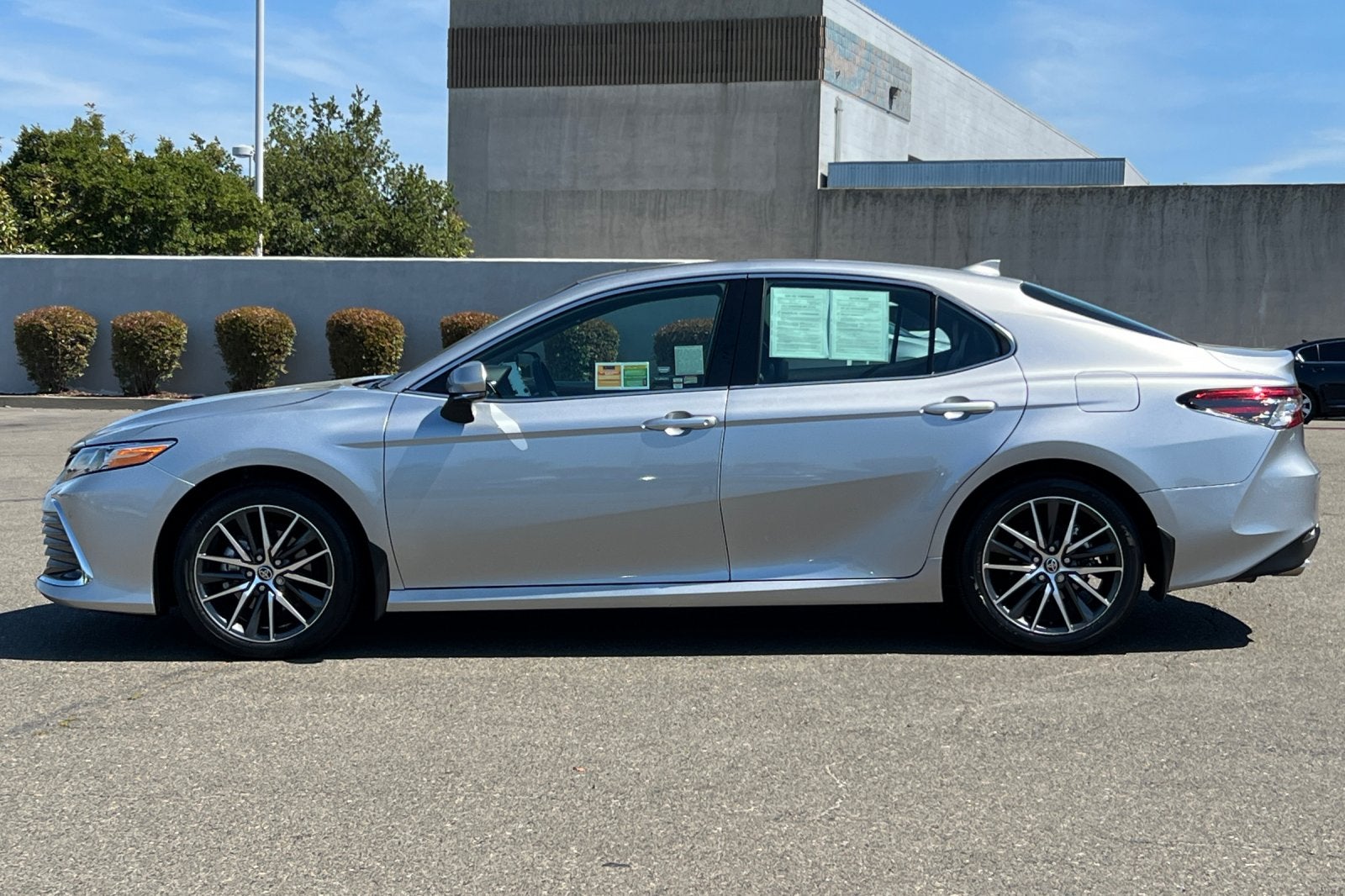 2023 Toyota Camry Hybrid XLE