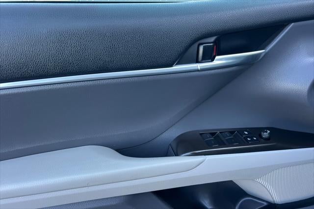 2022 Toyota Camry Hybrid SE