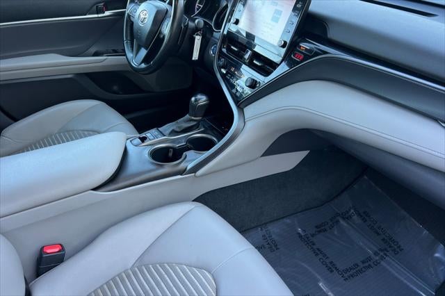 2022 Toyota Camry Hybrid SE