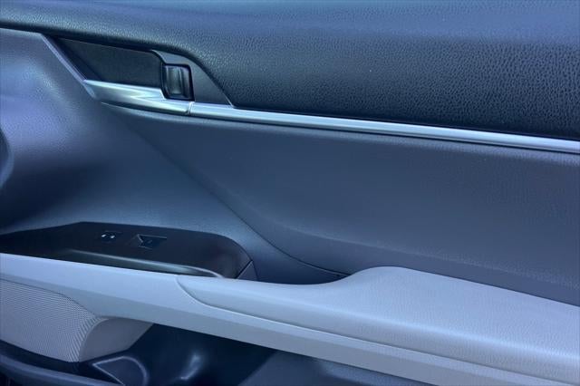 2022 Toyota Camry Hybrid SE