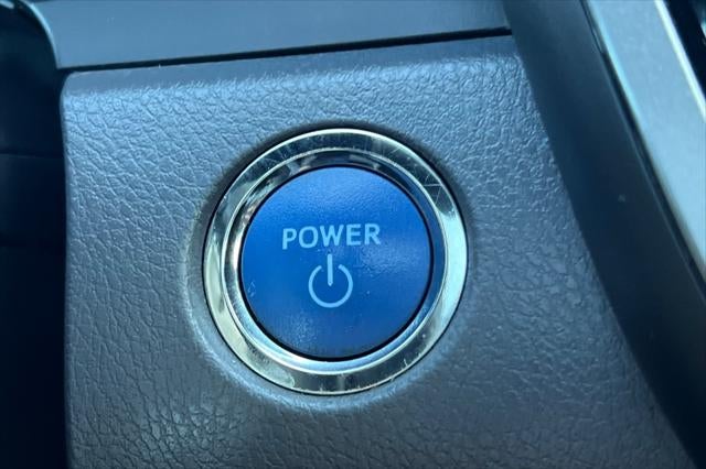2022 Toyota Camry Hybrid SE
