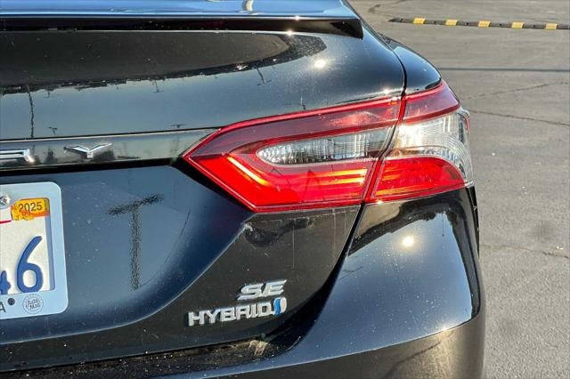 2022 Toyota Camry Hybrid SE