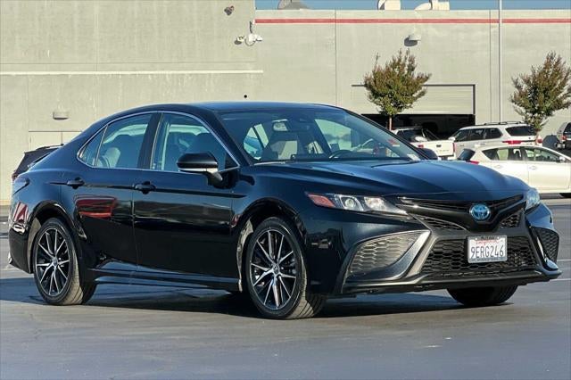 2022 Toyota Camry Hybrid SE