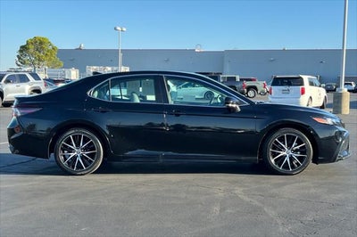 2022 Toyota Camry Hybrid SE