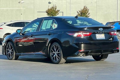 2022 Toyota Camry Hybrid SE